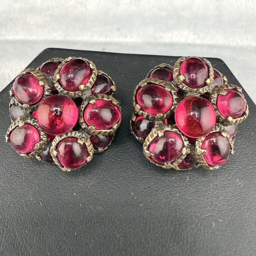 Vintage Crown Trifari Clip On Earrings Pink Cabochon Flower Cluster Gold Tone 1"